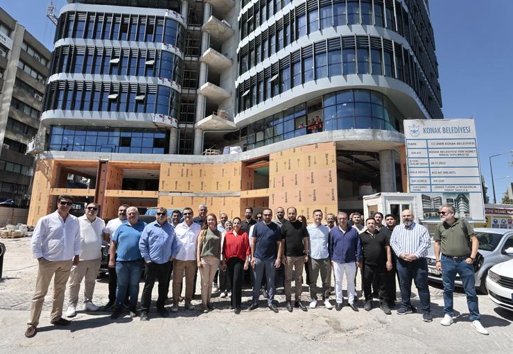 Konak Belediyesi Meclis Üyeleriyle birlikte, yapımında son aşamaya gelinen yeni
