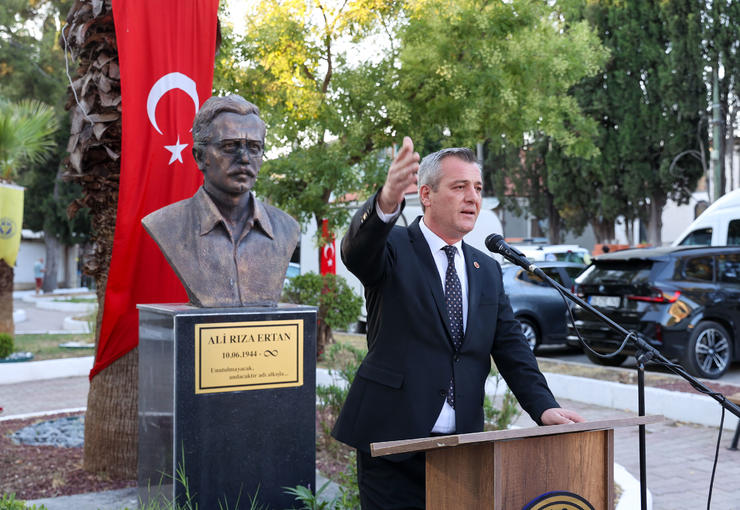 Buca’nın yetiştirdiği önemli kalemlerden biri olan, Dönemeç Dergisi’nin kurucusu, şair