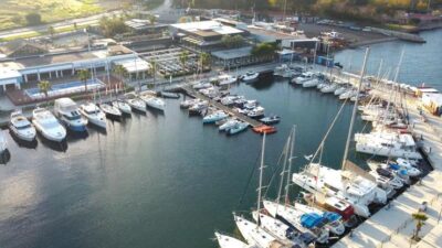 İzmir Marina, yaz boyunca Körfez manzarası eşliğinde müzik dolu gecelere
