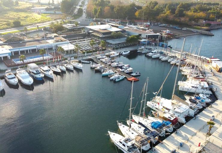 İzmir Marina, yaz boyunca Körfez manzarası eşliğinde müzik dolu gecelere