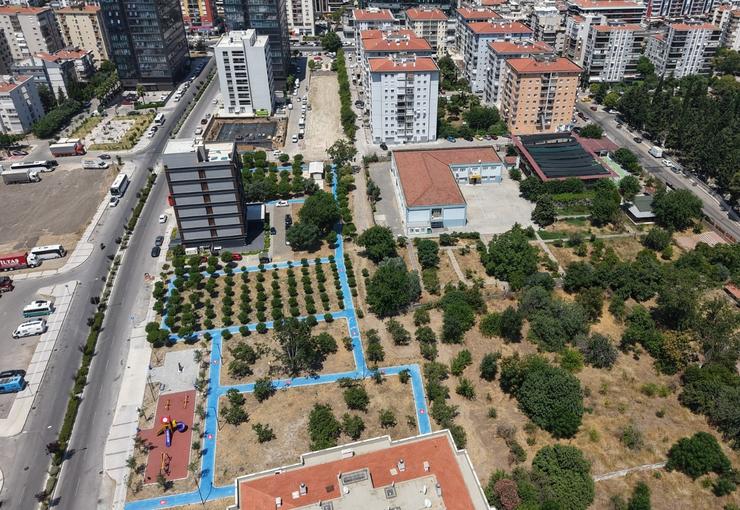Bayraklı Belediyesi, Soğukkuyu Mahallesi’nde yapımını tamamladığı Mehmet Ali Sarızeybekler Parkı