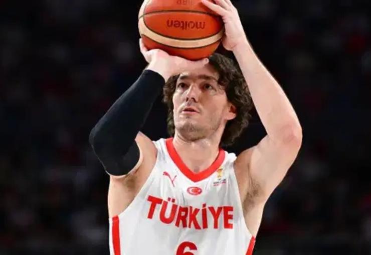 Anadolu Efes Spor Kulübü Genel Direktörü Alper Yılmaz, Panathinaikos forması