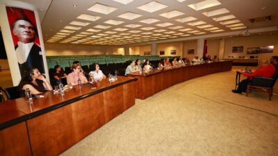 Efes Selçuk Belediyesi, farklı müdürlük ve birimlerde görev yapan belediye
