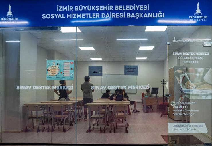 İzmir Büyükşehir Belediyesi, LGS’ye giren öğrencilerin doğru tercih yapabilmesi için