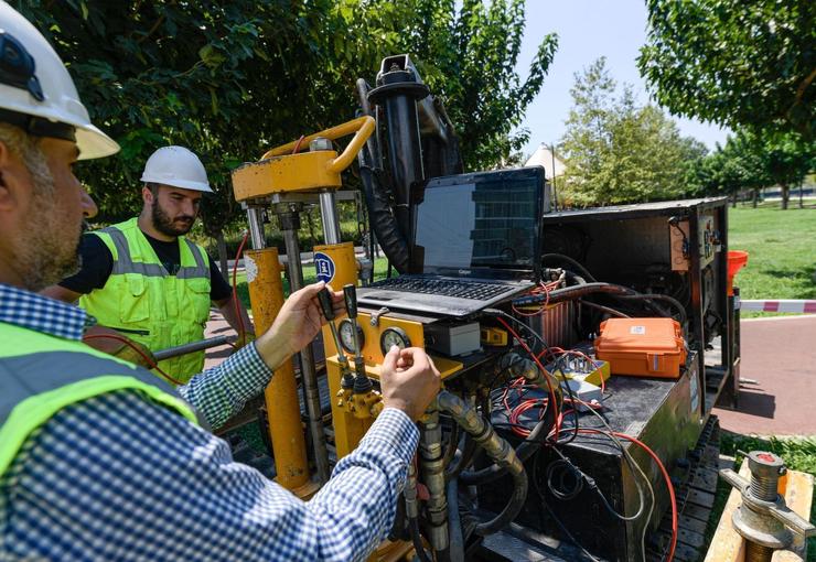 İzmir Büyükşehir Belediyesi, Karşıyaka’da mikrobölgeleme ve yapı envanteri çalışmalarını tamamladı.