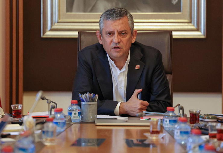 Seçilmiş CHP Genel Başkanı Özgür Özel, TBMM’de MYK’sini topladı.