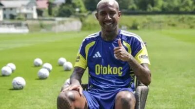 Fenerbahçe'nin Brezilyalı yıldızı Anderson Talisca, Avusturya'daki kampta basın mensuplarına görüşlerini