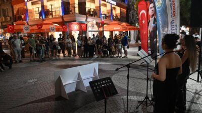 Manisa Büyükşehir Belediyesi tarafından düzenlenen “Akustik Yaz Akşamları” etkinliği kapsamında