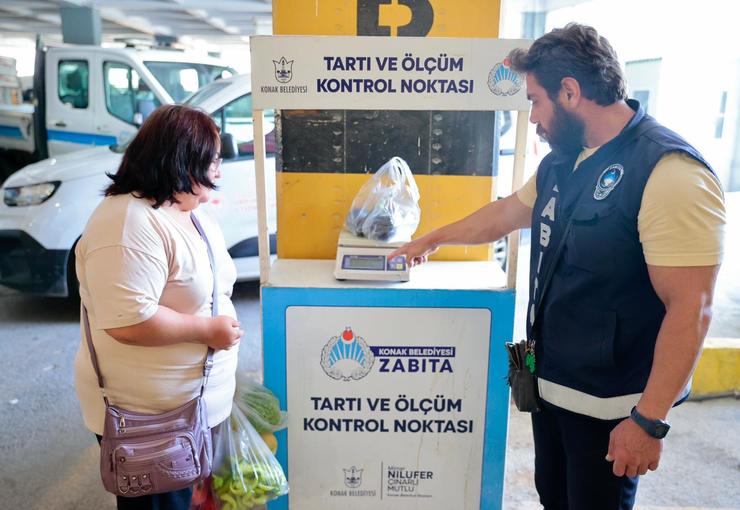 Konak Belediyesi Zabıta Müdürlüğünün pazar yerlerinde hizmet veren “Tartı ve