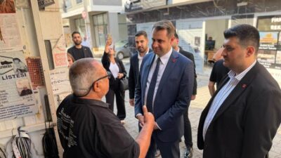 Karabağlar Selvili Mahallesi'nde esnafla buluşan CHP İzmir'in Seçilmiş İl Başkanı