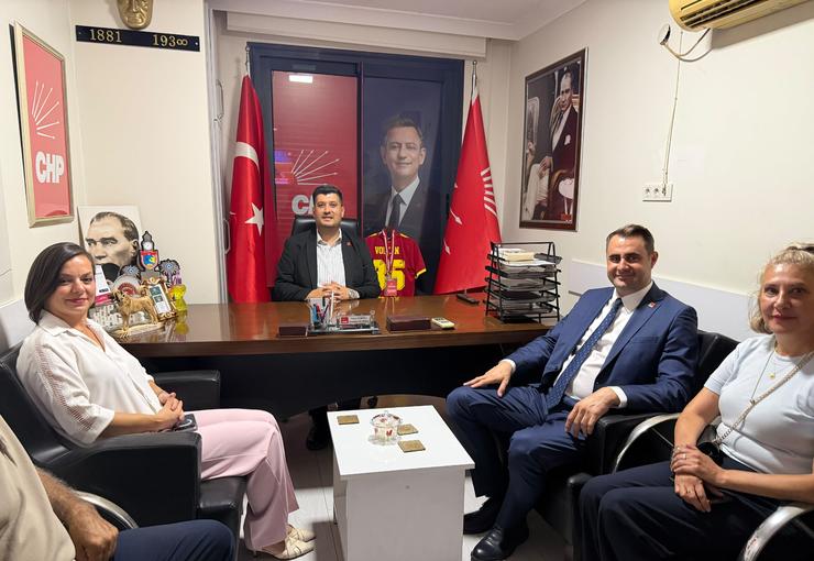 CHP İzmir’in Seçilmiş İl Başkanı Çağatay Güç, Karabağlar’da parti örgütüyle