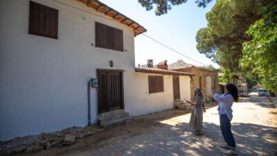 İzmir Büyükşehir Belediyesi KUDEB ekipleri, tarihi mirası korumak amacıyla 29
