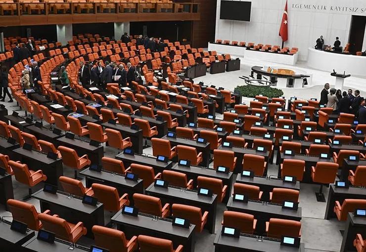 Kamuoyunda '12. Yargı Paketi' olarak bilinen kanun teklifi, TBMM'de kabul