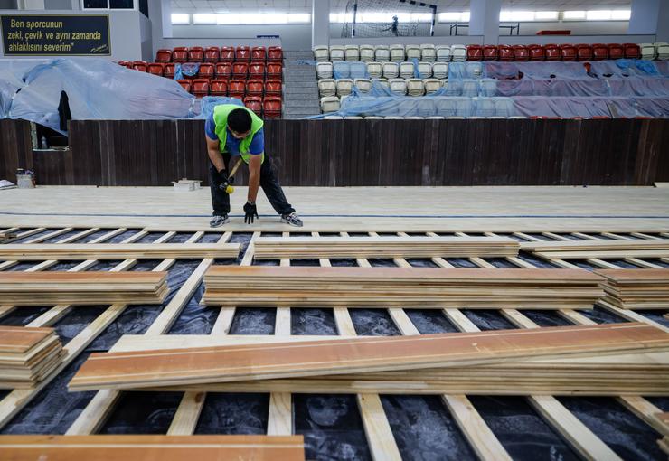 İzmir Büyükşehir Belediyesi, Celal Atik Spor Salonu'nda kapsamlı yenileme çalışması