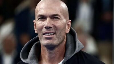 Fransa Milli Takımı'nda Didier Deschamps'ın yerine Zinedine Zidane göreve geliyor.