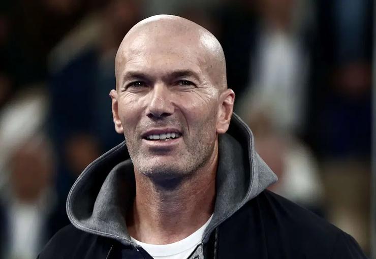 Fransa Milli Takımı'nda Didier Deschamps'ın yerine Zinedine Zidane göreve geliyor.