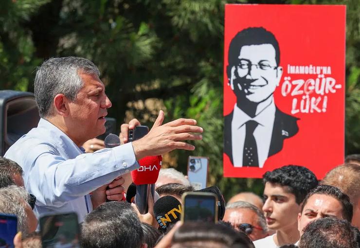 Cumhuriyet Halk Partisi'nde delegelerin olağanüstü kurultay çağrısının karşılıksız kalmasının ardından