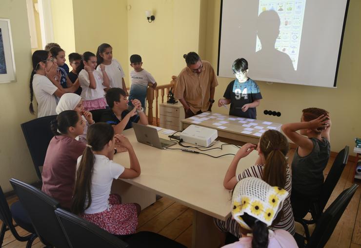 Konak Belediyesi’nin çocuklara özel hazırladığı Çocuk Yaz Programı, belediyenin semt