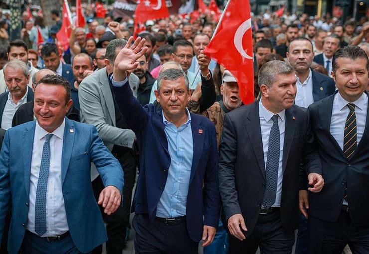 Kemal Kılıçdaroğlu’nun mahkeme kararıyla CHP genel başkanlığına atanması ve kurultay