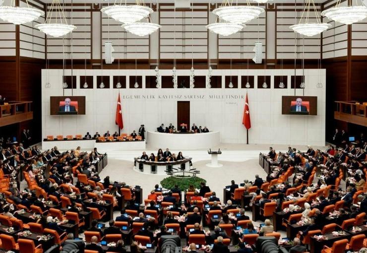 AKP’nin ekim ayına bırakmayı planladığı “çerçeve yasa” teklifinde takvim değişiyor.