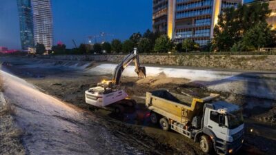 İzmir Büyükşehir Belediyesi, yaz aylarında kötü koku oluşumunu önlemek ve