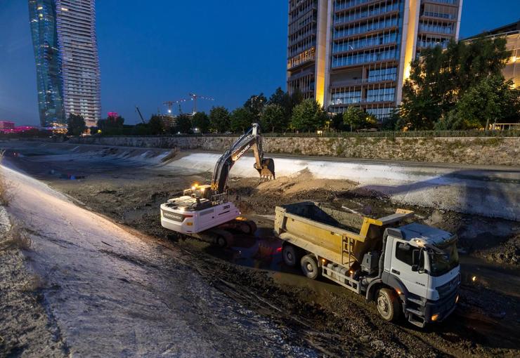 İzmir Büyükşehir Belediyesi, yaz aylarında kötü koku oluşumunu önlemek ve