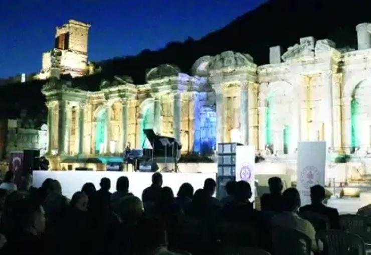 Sagalassos Antik Kenti'nin tarihi atmosferinde düzenlenen İdil Biret'e Saygı Gala