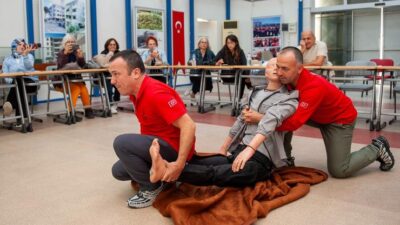 Karşıyaka Belediyesi tarafından yürütülen “Karşıyaka Afet Gönüllüleri” projesinde 4. dönem
