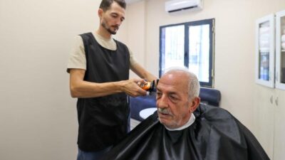 Buca Belediyesi’nin Çınarlar Buluşma Noktaları, ücretsiz kuaför, sağlık ve psikolojik