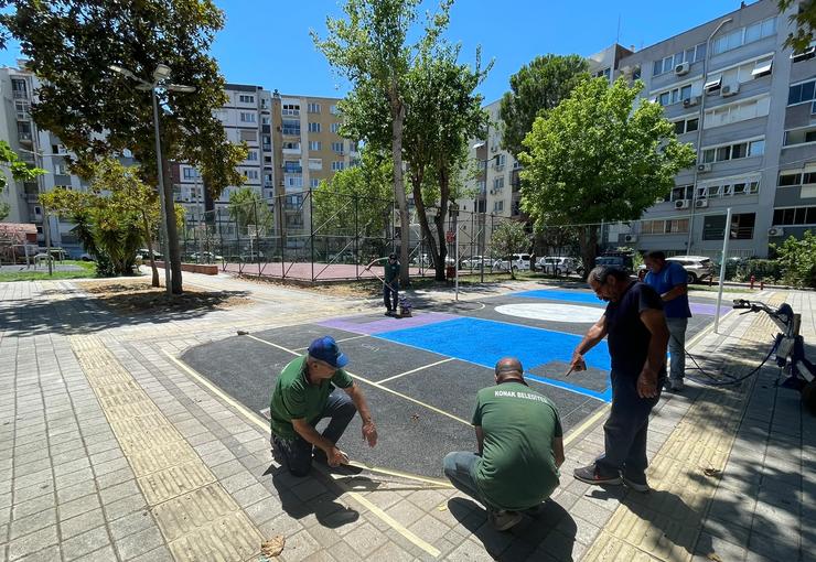 Konak Belediye Başkanı Nilüfer Çınarlı Mutlu, çocuklardan gelen bir talebi