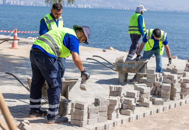 İzmir Büyükşehir Belediyesi, İnciraltı Kent Ormanı'nda kapsamlı yenileme çalışması başlattı.