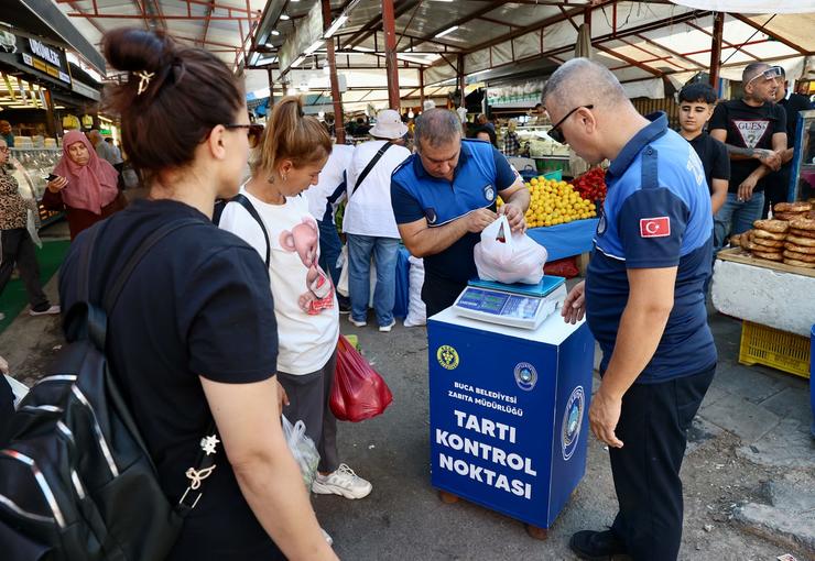 Semt pazarlarında şeffaf ve güvenilir alışveriş dönemini başlatan Buca Belediyesi’nin