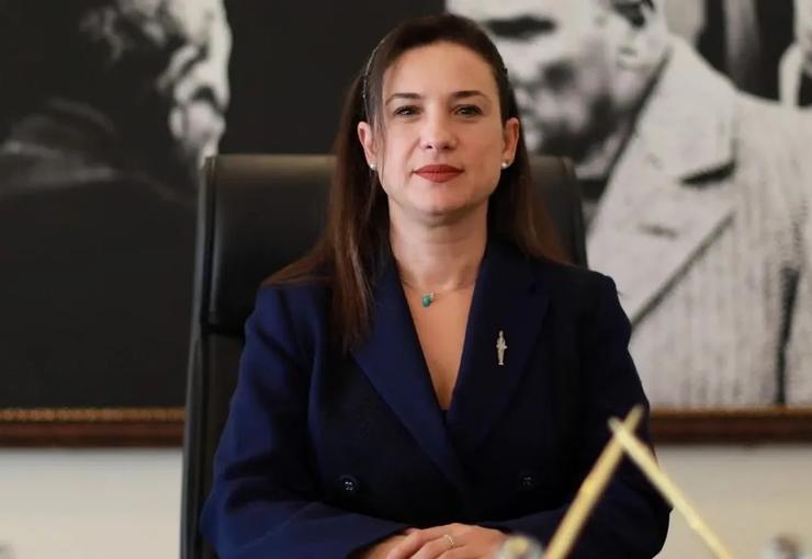 Özgür Özel'in CHP'den ayrılıp 'Yeni Parti'yi ilan etmesinden sonra İzmir'de