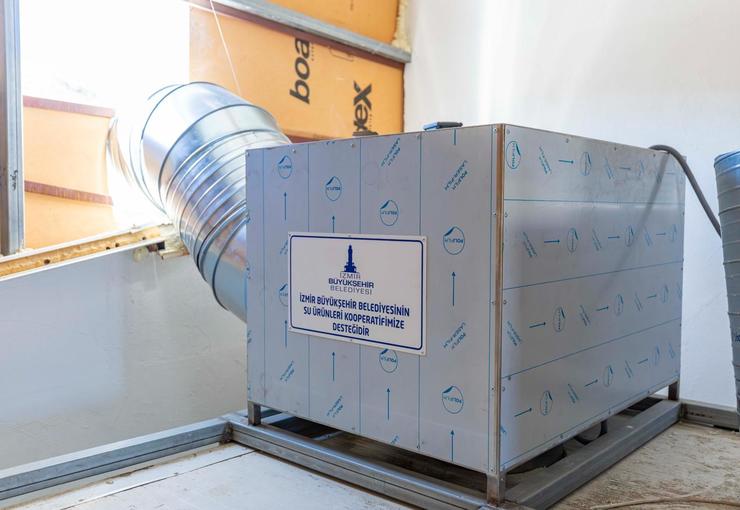 Kooperatiflere kazandırılan yaprak buz makineleri sayesinde kıyı balıkçıları hem zamandan