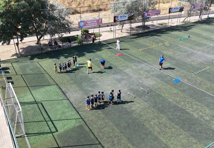 Seferihisar Belediyesi tarafından düzenlenen Yaz Spor Okulları, bu yaz da