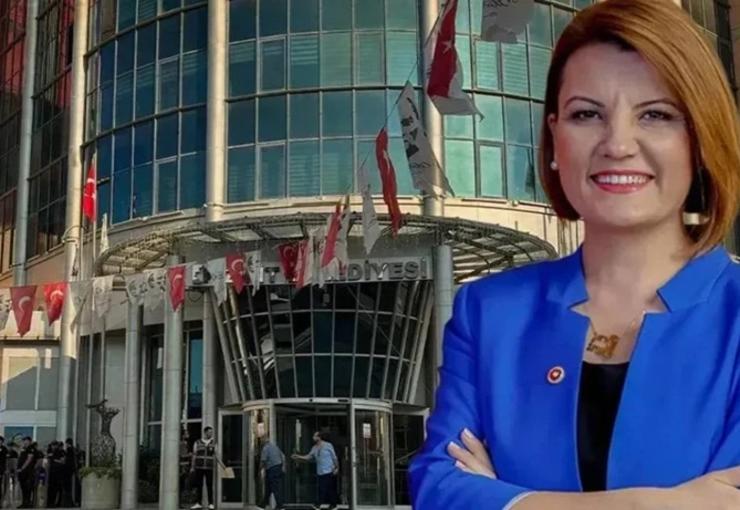 İçişleri Bakanlığınca görevden uzaklaştırılan İzmit Belediye Başkanı Fatma Kaplan Hürriyet'in