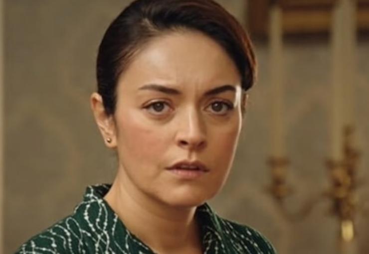 Başarılı oyuncu Ezgi Mola, yaz sezonunda işletmeciliğe yöneldi.