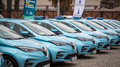 İzmir Büyükşehir Belediyesi, hizmet filosundaki 100 elektrikli araç sayesinde 