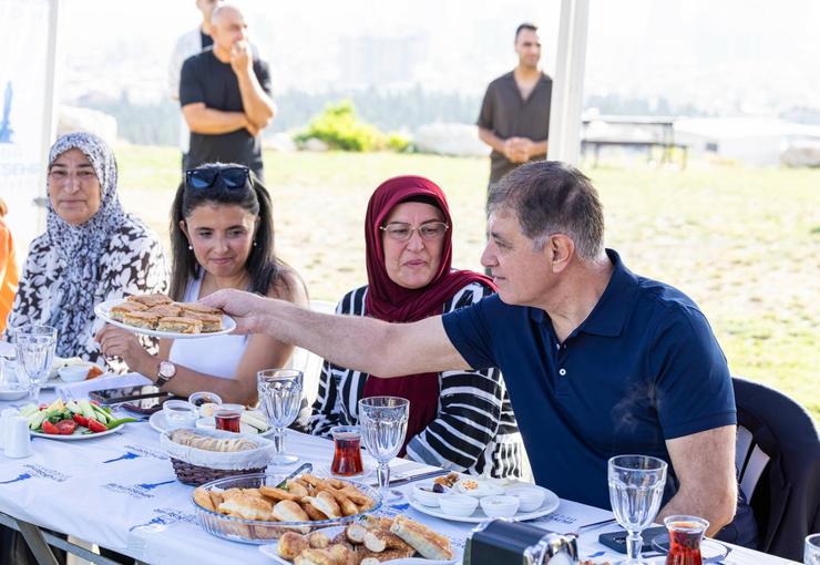 İzmir Büyükşehir Belediye Başkanı Dr. Cemil Tugay, Bornova’daki Meriç Mahalle