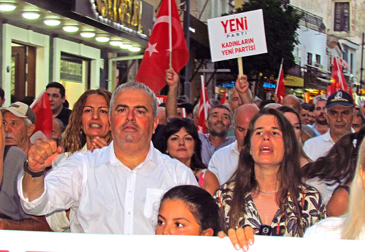 CHP Çeşme İlçe Başkanı Dolunay Onur, ilçe yönetimi, kadın ve