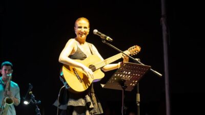İzmir Büyükşehir Belediyesi'nin geleneksel Çim Konserleri, Tarihi Havagazı Fabrikası'nda İzmirlileri