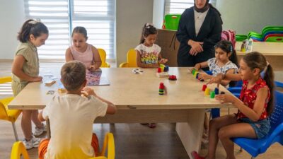 İzmir Büyükşehir Belediyesi Sınav Destek Merkezleri, Yaz Okulu Programı’nı yedi