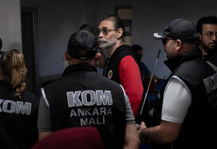 CHP'li Etimesgut Belediyesi'ne sabah saatlerinde "ihaleye fesat karıştırma", "irtikap", "suç