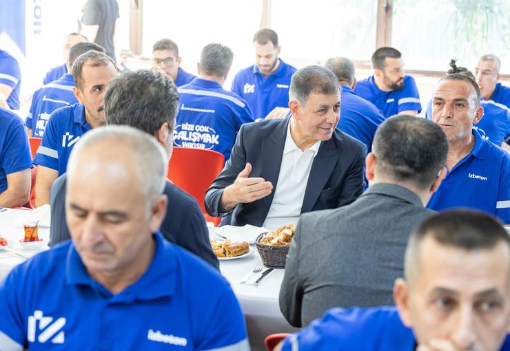 İzmir Büyükşehir Belediye Başkanı Dr. Cemil Tugay, İZBETON'un Bornova’daki şantiyesinde