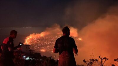 Balıkesir’in Gömeç ilçesinde başlayan orman yangını, kuvvetli rüzgarın etkisiyle İzmir’in