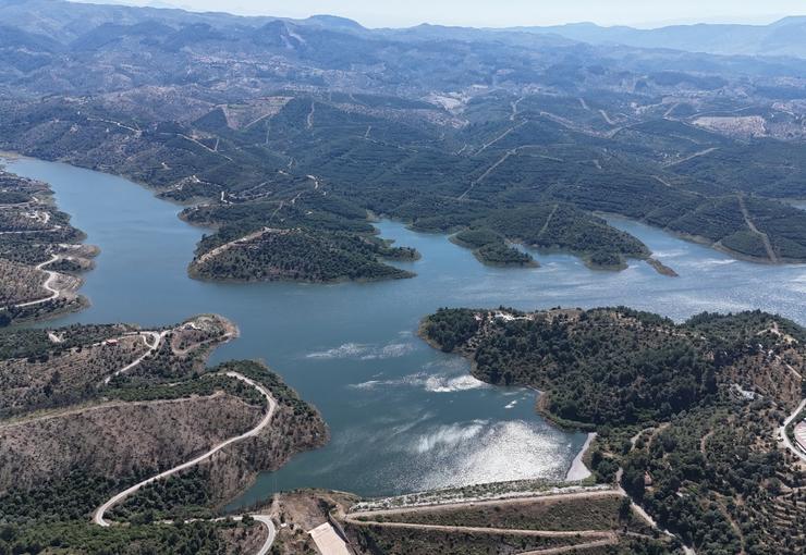 Seferihisar Belediyesi, tarımsal üretimin kesintisiz devam etmesi ve tüm üreticilerin