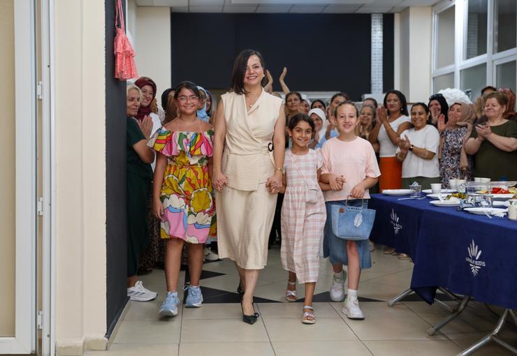 Karabağlar Belediyesi Tekstil Akademi'de eğitimlere başlayan 51 kadın, mezuniyet buluşmasına
