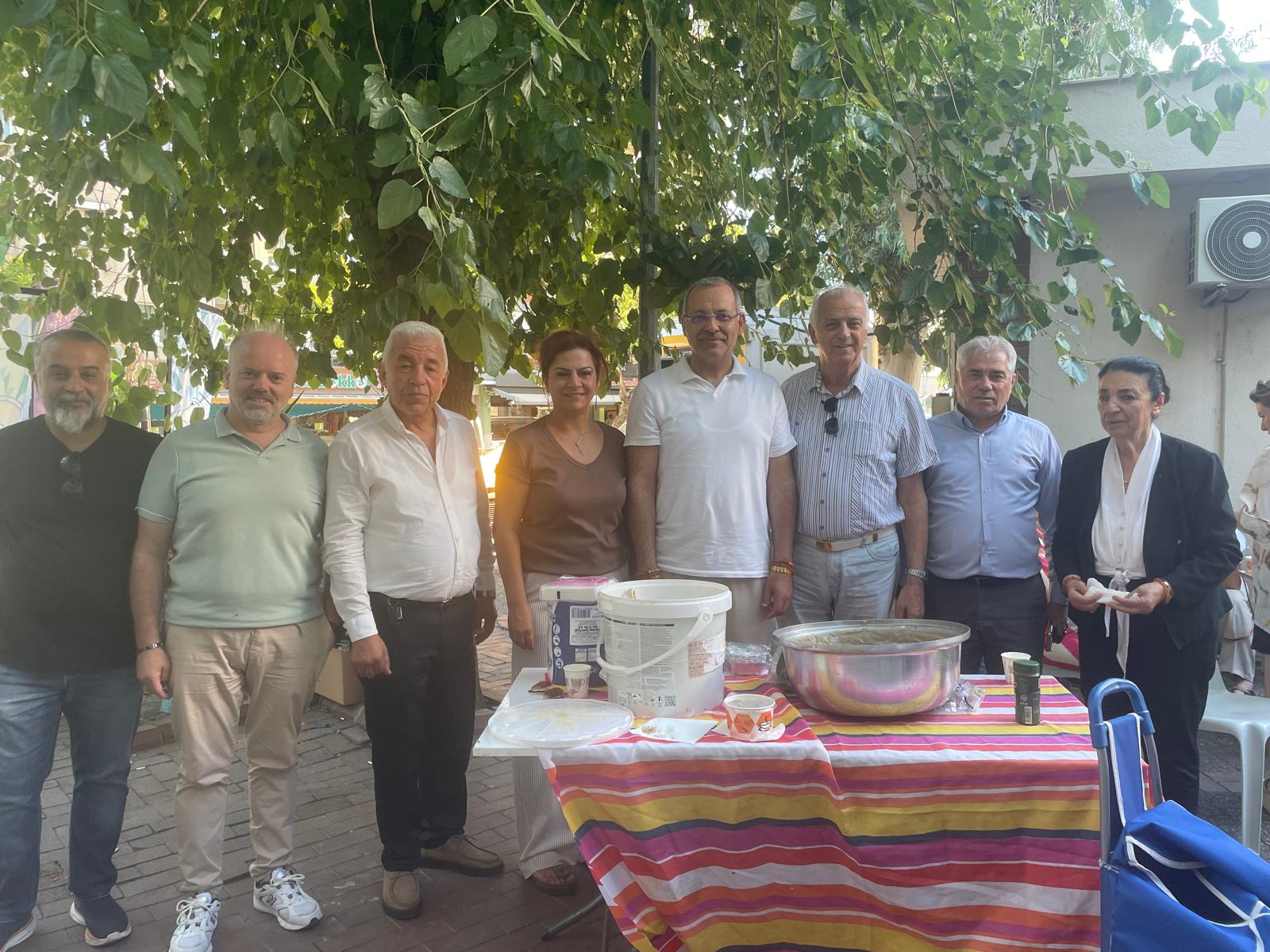 İzmir'de Rahmetli Turgay Yokuş anısına Aşure Hayrı yapıldı.