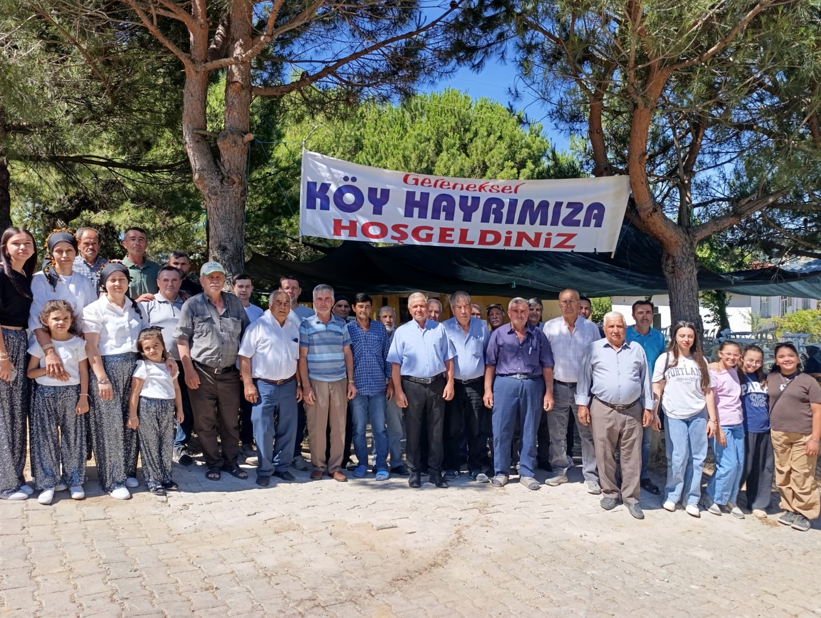 Manisa'nın Gördes ilçesine bağlı Dutluca Mahallesi'nde yüzyıllardır devam eden hayır