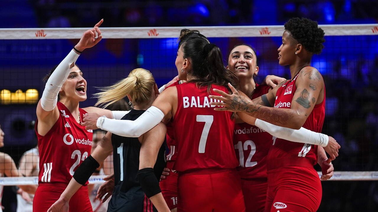 A Milli Kadın Voleybol Takımı, 21 Ağustos-6 Eylül tarihlerinde İstanbul'da